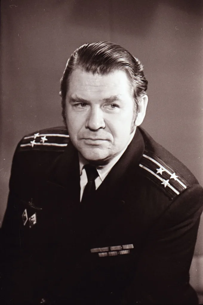 автор